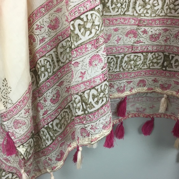 Lovestitch | Oversized Yellow Print Poncho - H6 - Picture 3 of 6